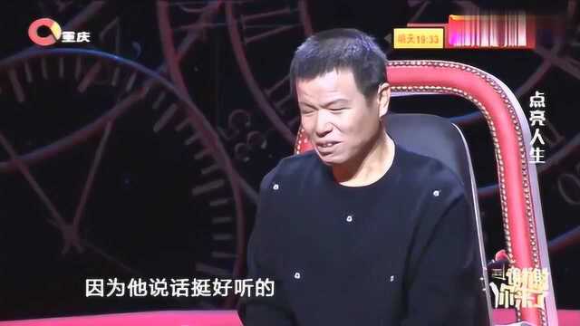 20岁小伙眼睛残疾,吓哭了好几个孩子,无奈戴上了眼镜