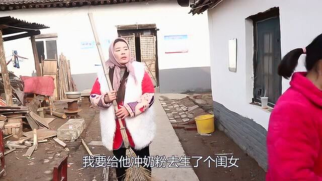 婆婆偷偷给孙女奶瓶灌尿,被儿媳发现后,婆婆下跪求原谅