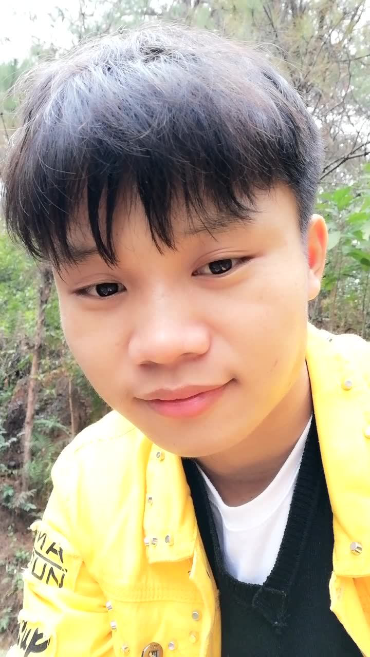 广西灵山第一帅哥,有谁有意见的吗