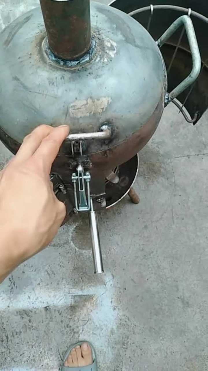 废旧液化气罐做的烧烤炉子