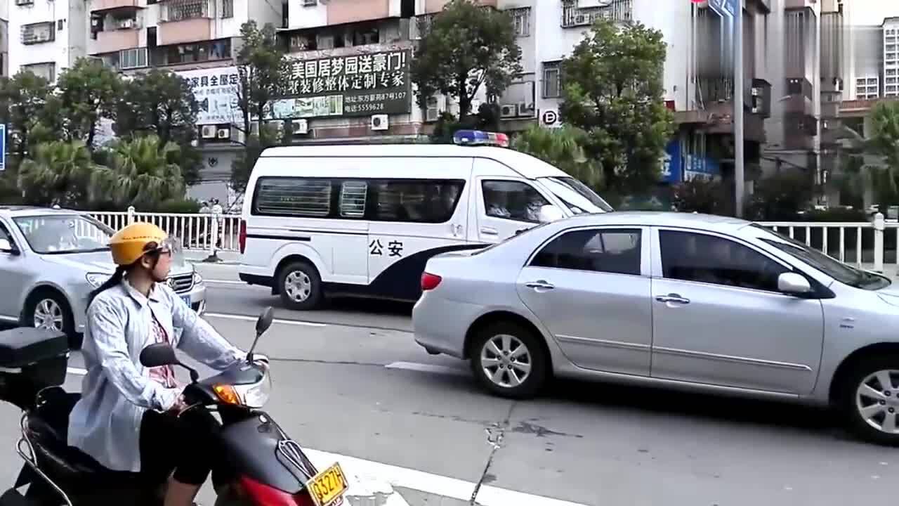 廣東臺山市金盃海獅警車緊急出警為什麼警車會發出消防的聲音