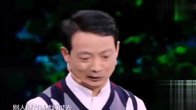 崔万志励志演讲《不抱怨靠自己》为多少学子树立了榜样,感动!