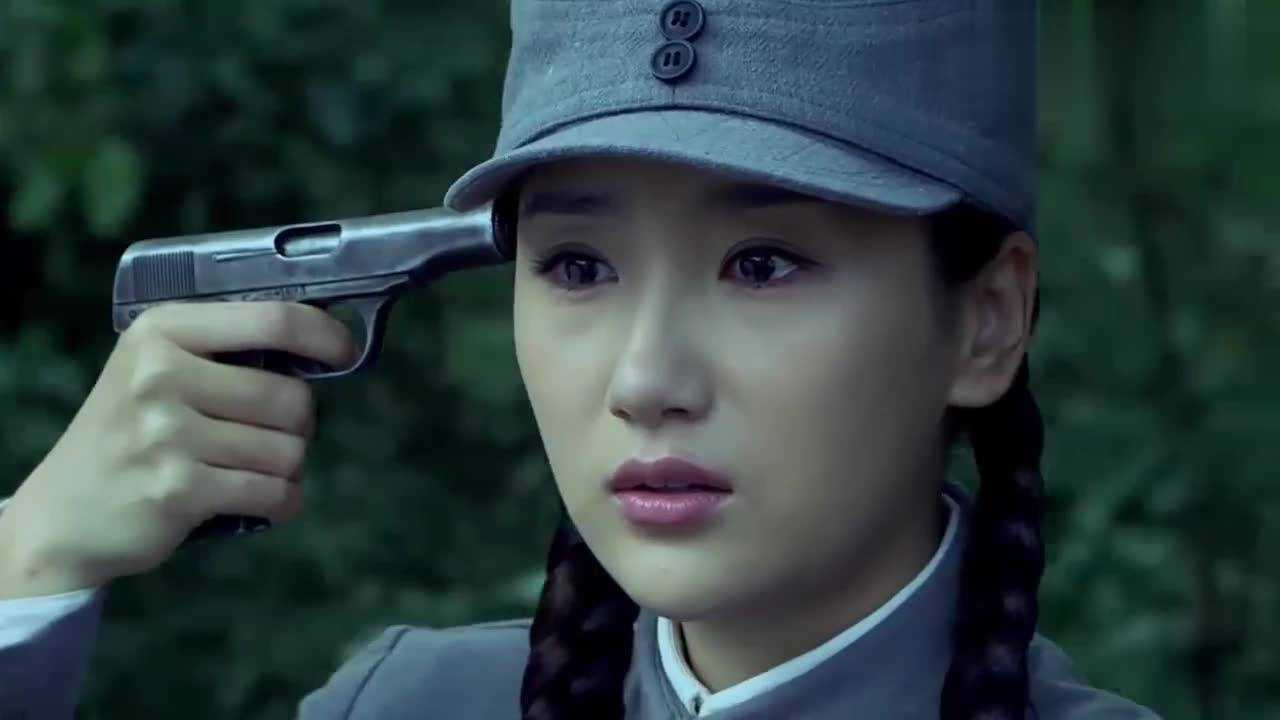 女战士准备开枪自尽,临死前喊出小伙名字,哪料被鬼子给阻止了