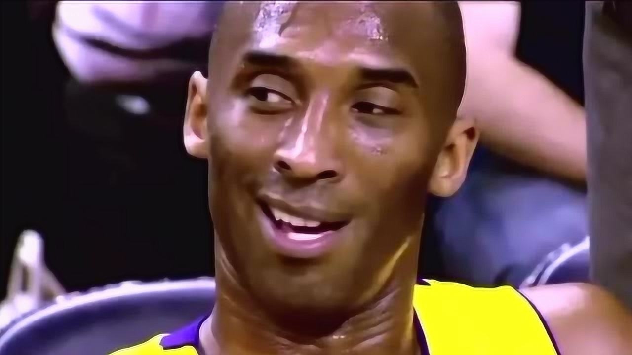 科比生前的笑容让人心疼谁说去世之前没有征兆他的笑不就是埋笔吗