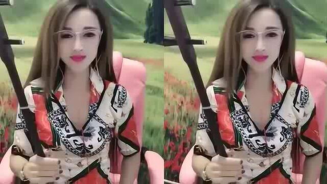 美女用二胡拉《彩云追月》,琴声优美动听,听醉了