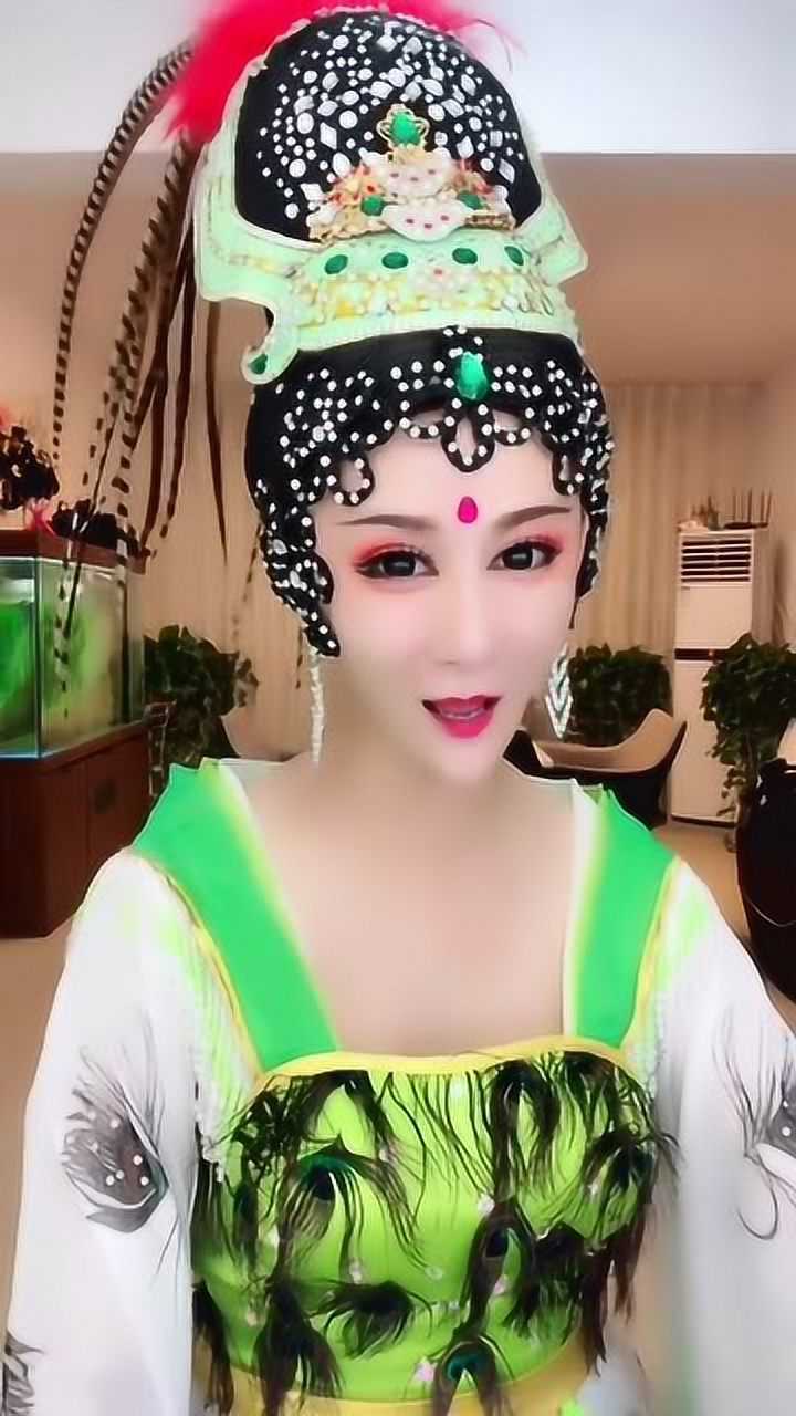 反串歌手韩龙老师火了,一人唱《铁血丹心》,太好听了!