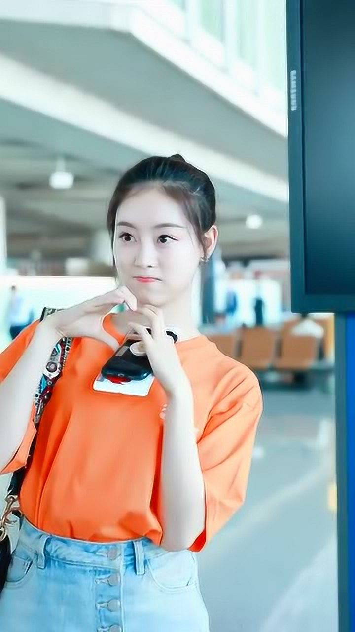 祝绪丹比心好可爱,嘟嘴卖萌停不下来,姑娘笑起来真可爱!