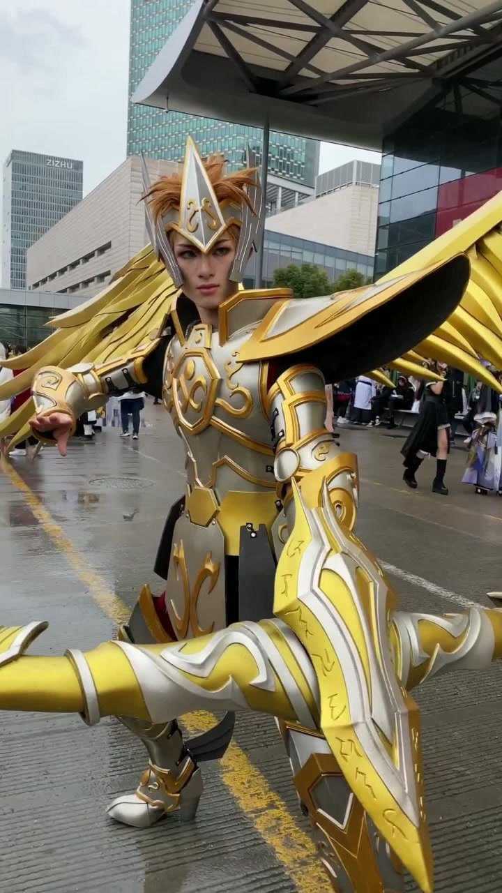 这个小哥哥cos的是王者荣耀后羿的新皮肤,太帅了