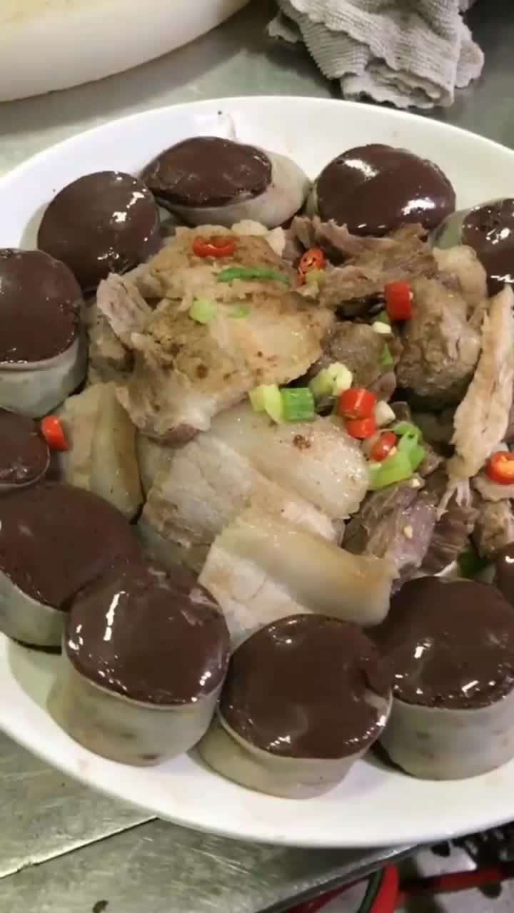 血腸蒸肉你吃過嗎,真是第一次見,隔著屏幕就感到滿滿的香味