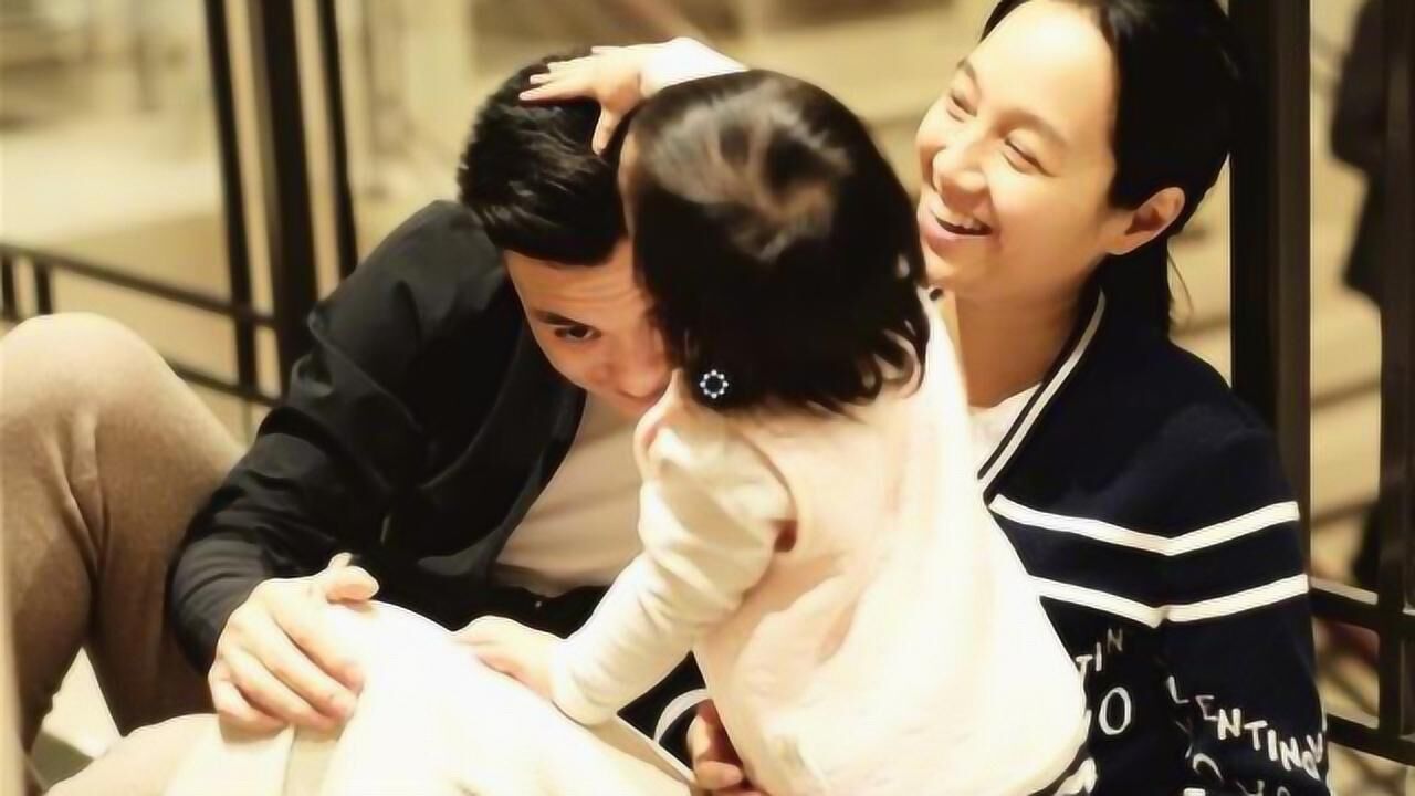 朱丹和女儿穿亲子装散步 背影温馨幸福惹人羡慕