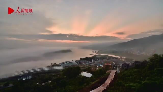 绝美航拍!重庆涪陵雨后现平流雾景观,远山云雾合为一体如同仙境