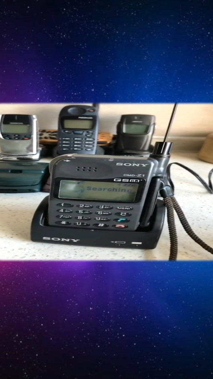 索尼鸵鸟z1经典扒拉棍手机1996年滚轮伸缩天线下翻麦克风个个都是亮点