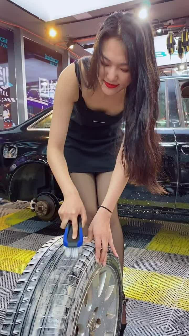 第一天学修车师傅让我刷轮胎好累呀