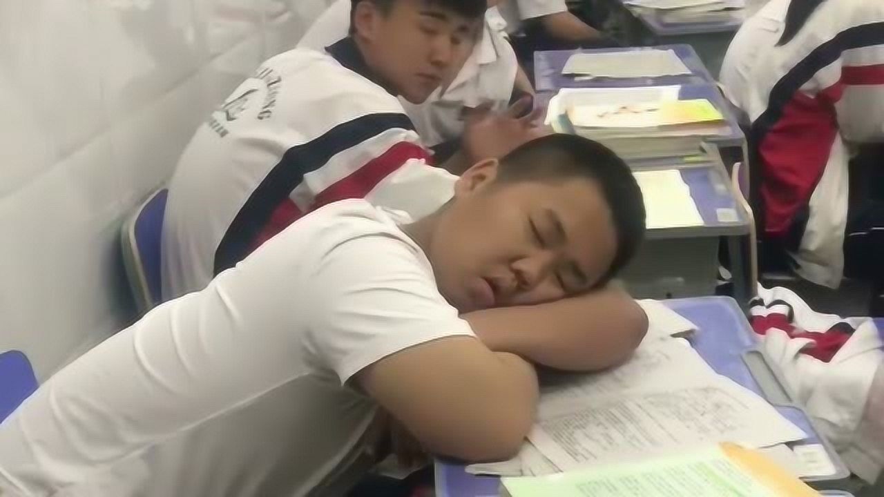 这个同学上课时经常睡觉,同学们决定来个温柔的方式叫醒他_高清1080P在线观看平台_腾讯视频