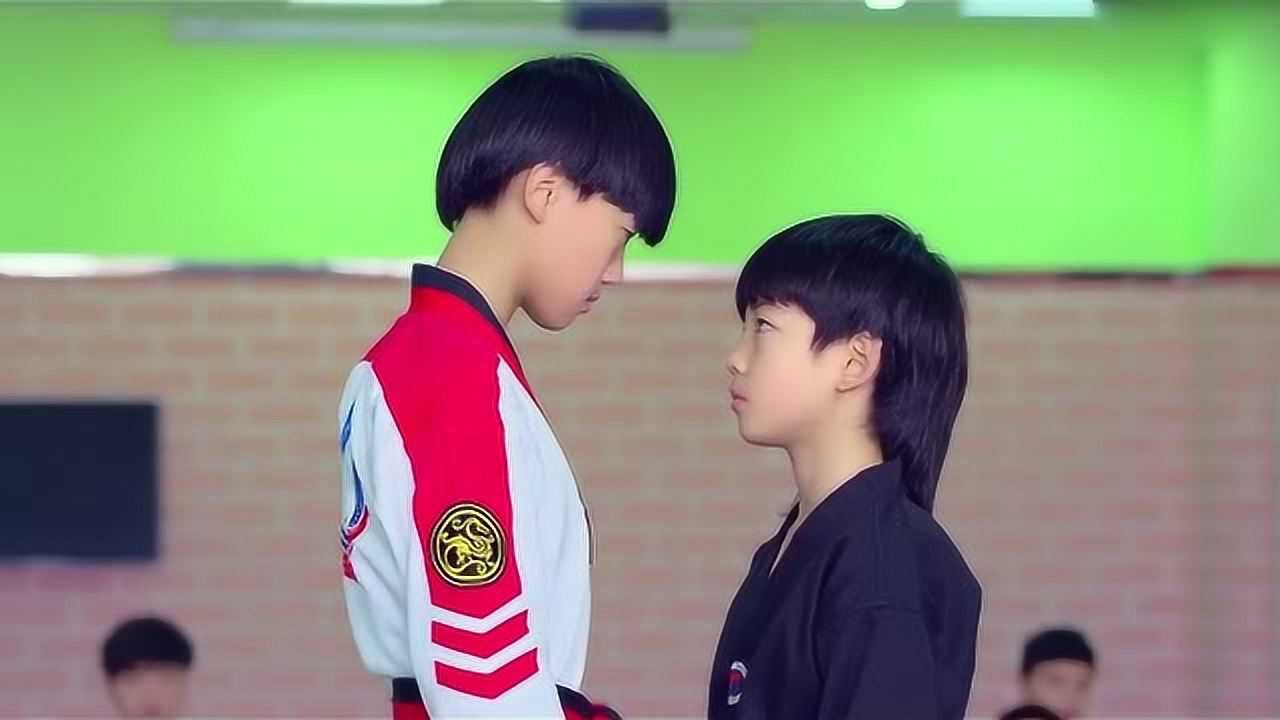 龙拳小子小小年纪就是跆拳道高手四个大汉竟打不过一个小学生