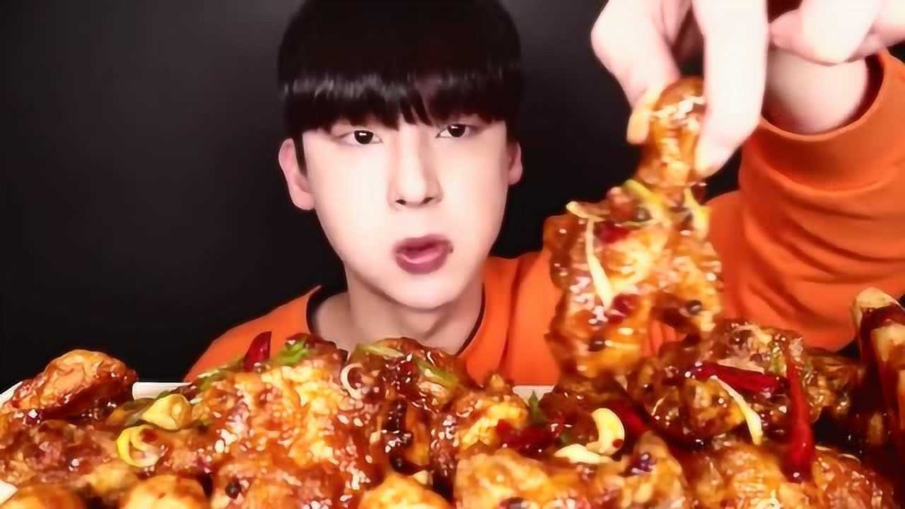 炸鸡年糕为你推荐自动连播01:02见过猫吃人吗,800斤的大胃王,竟然被