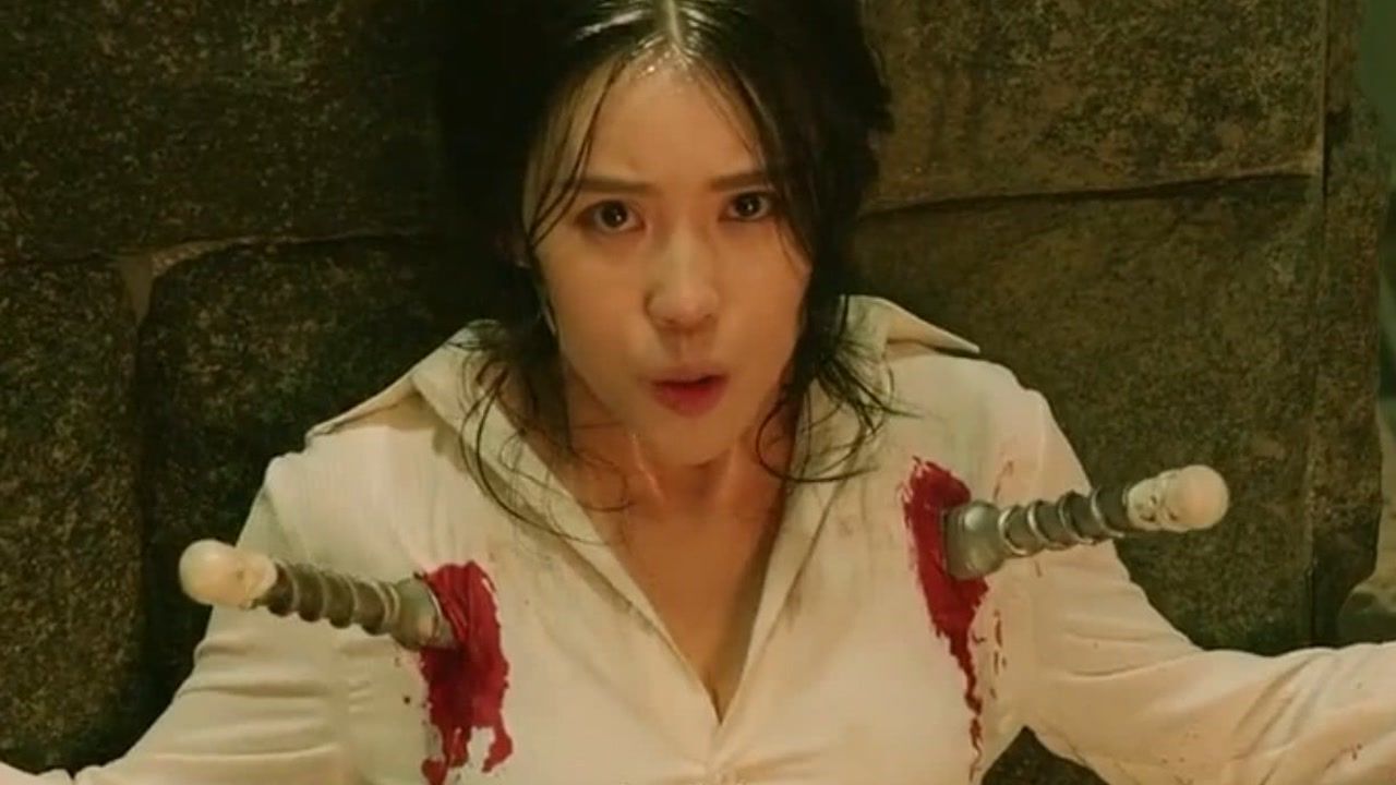 丈夫被鬼武士杀掉美女特务为了活命不得已使出了美人计