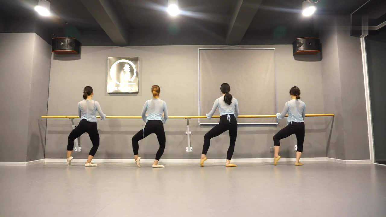 古典舞基训系列之《双手扶把擦地》