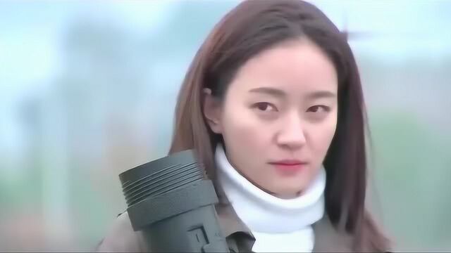 女主看着建筑师跟俊艳谈打工!心里不是味道