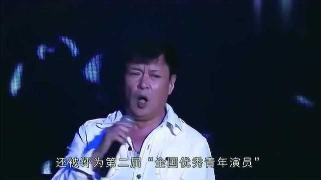 61岁红极一时著名演员,事业高峰入狱毁事业,曾被誉“囚歌之王”