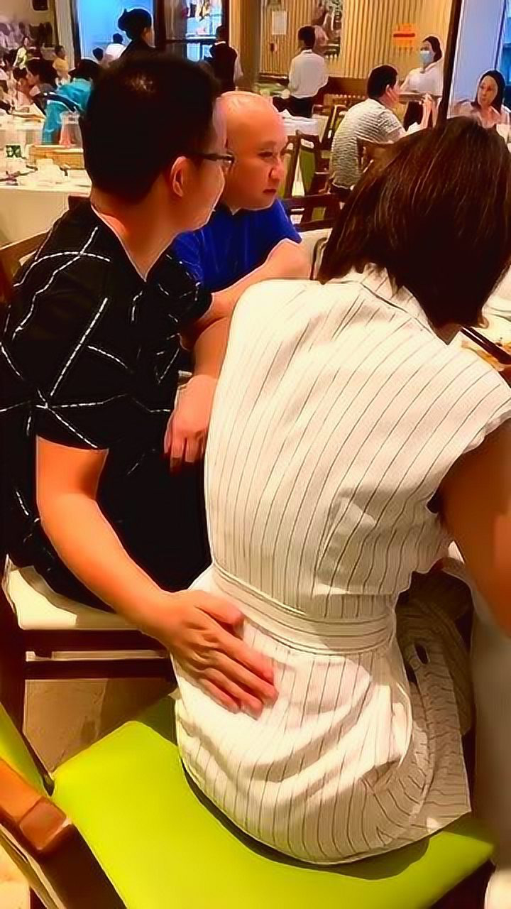 生理期不舒服,老公都会帮我按摩腰,贴心的小举动让人很暖心
