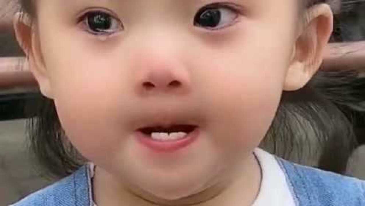 这小姑娘了不得呀,这么小就奶凶奶凶的,长大了肯定是个狠角色!