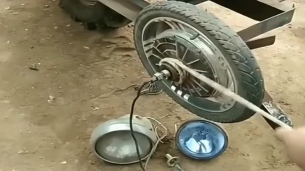 用废旧的电动车轱辘,改造成发电机,这创意不服不行!