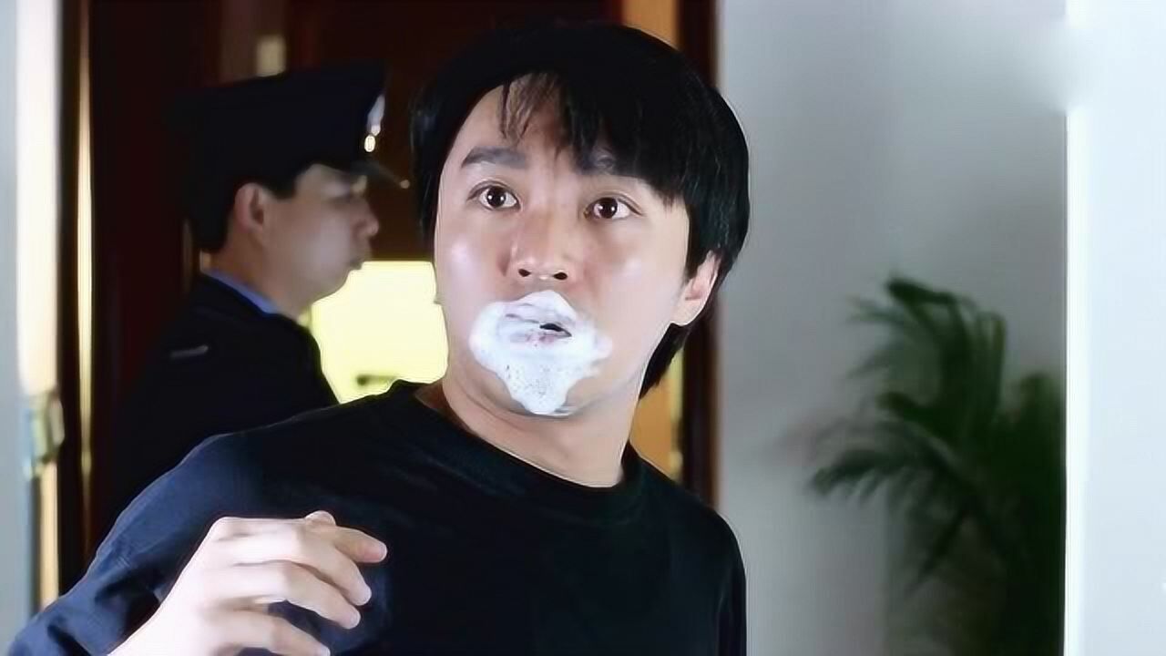 逃学威龙3星爷重回警局没想到竟被长官要求去当卧底太逗了