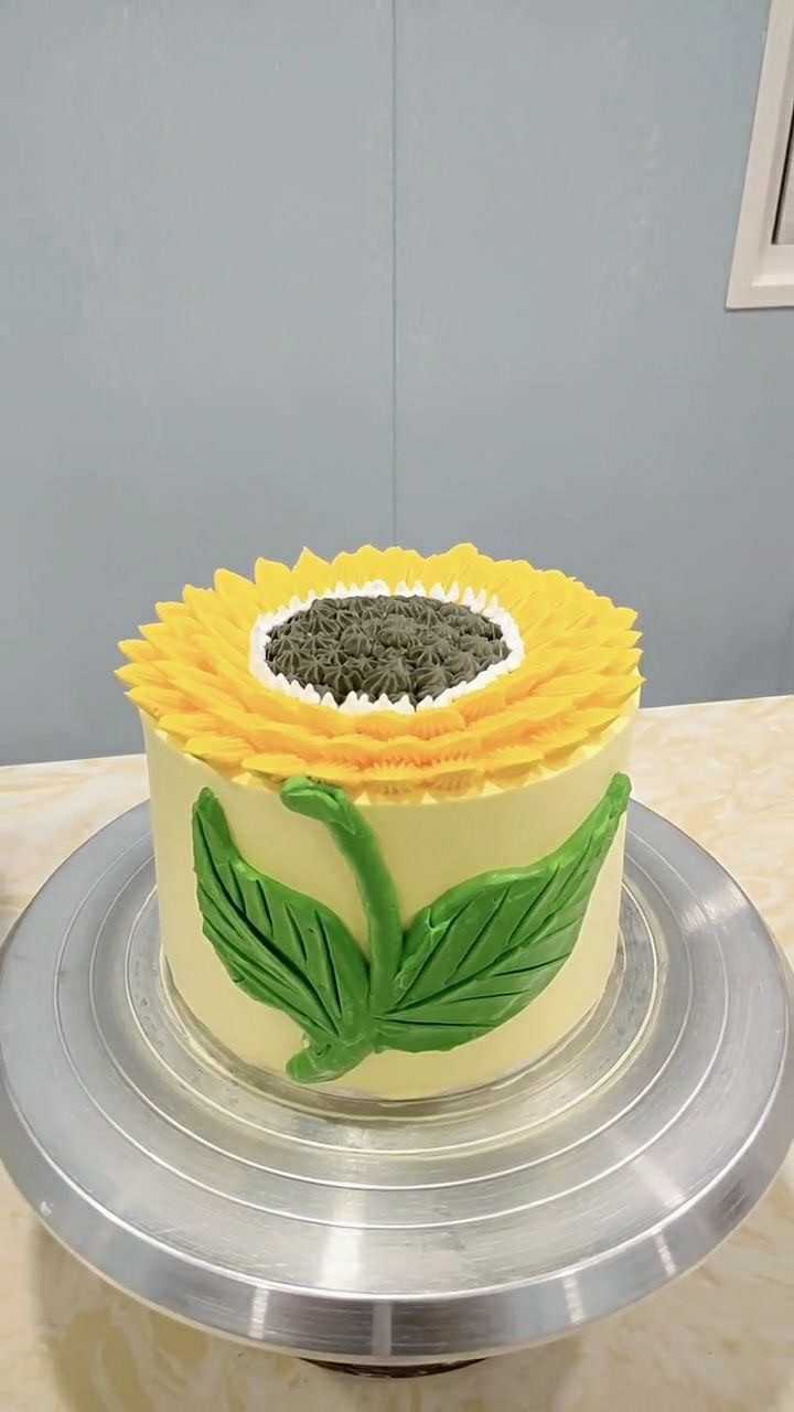 这款向日葵蛋糕代表着朝气蓬勃寓意十分好哦