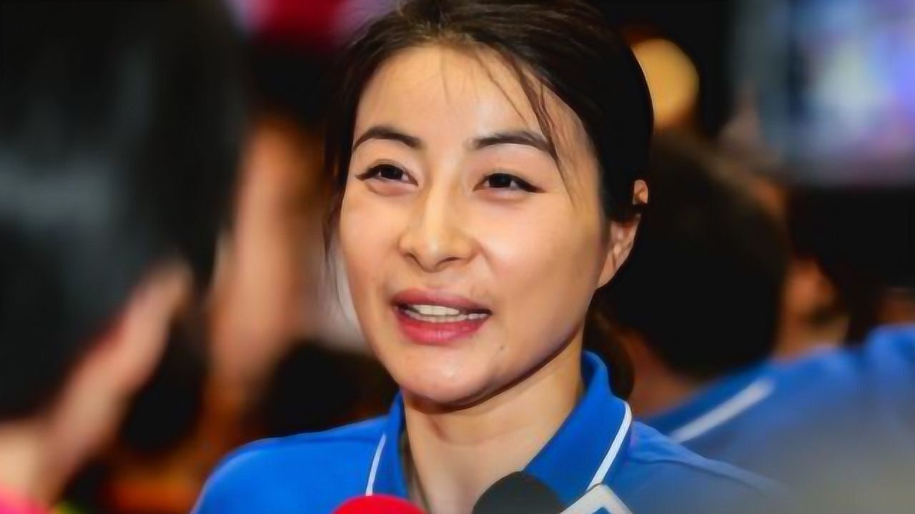 郭晶晶接受采访全程粤语,记者:还考虑生孩子吗?郭晶晶:够了!