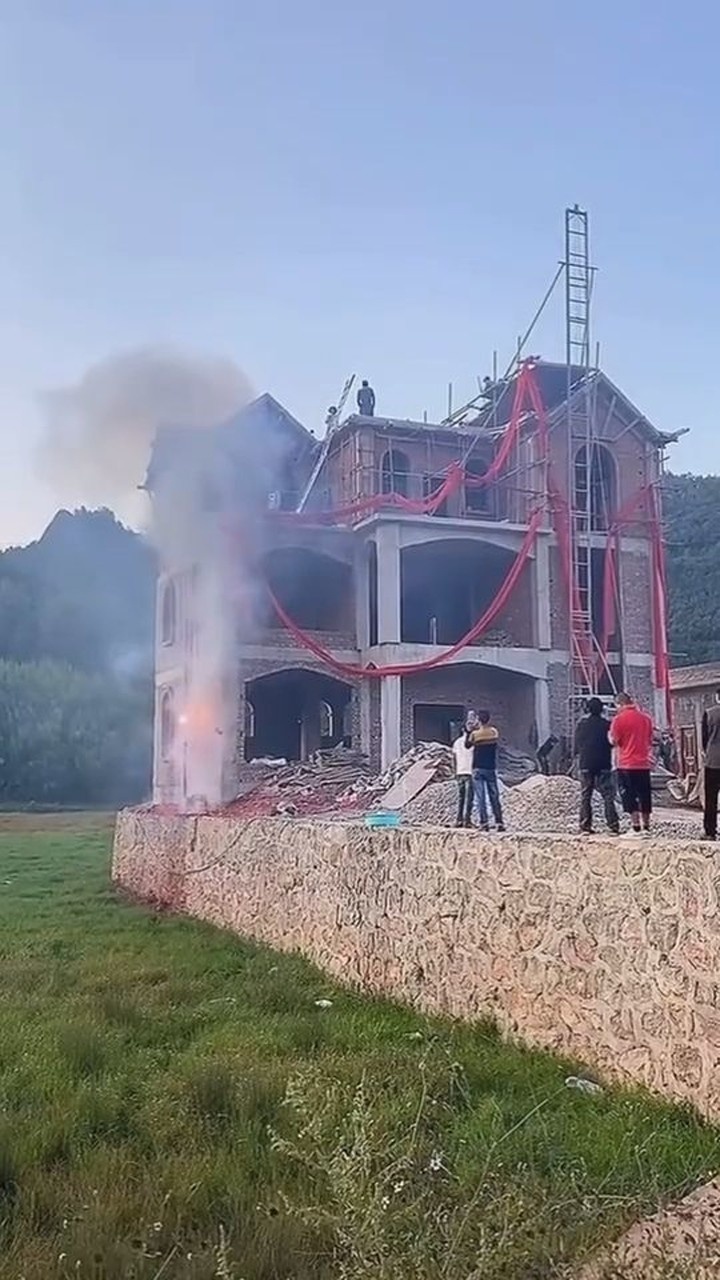 农村自建房,封顶大吉,祝刷到的朋友们红红火火,大吉大利!