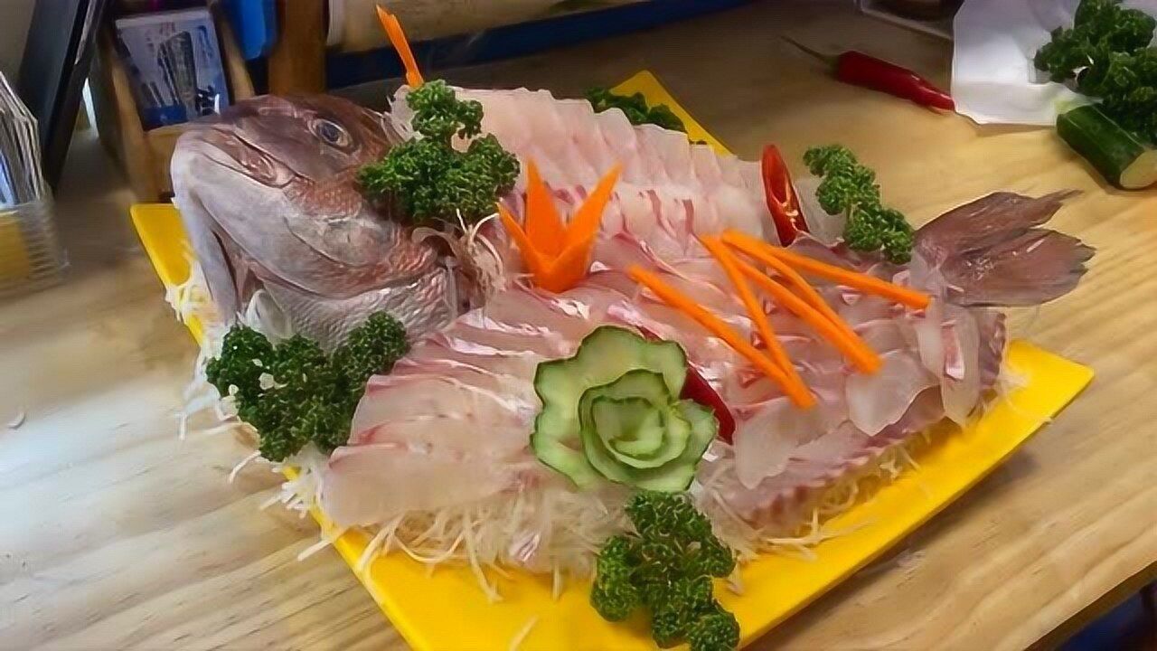 美味的生魚片不僅是魚好擺盤也尤為重要能賣多少就看這