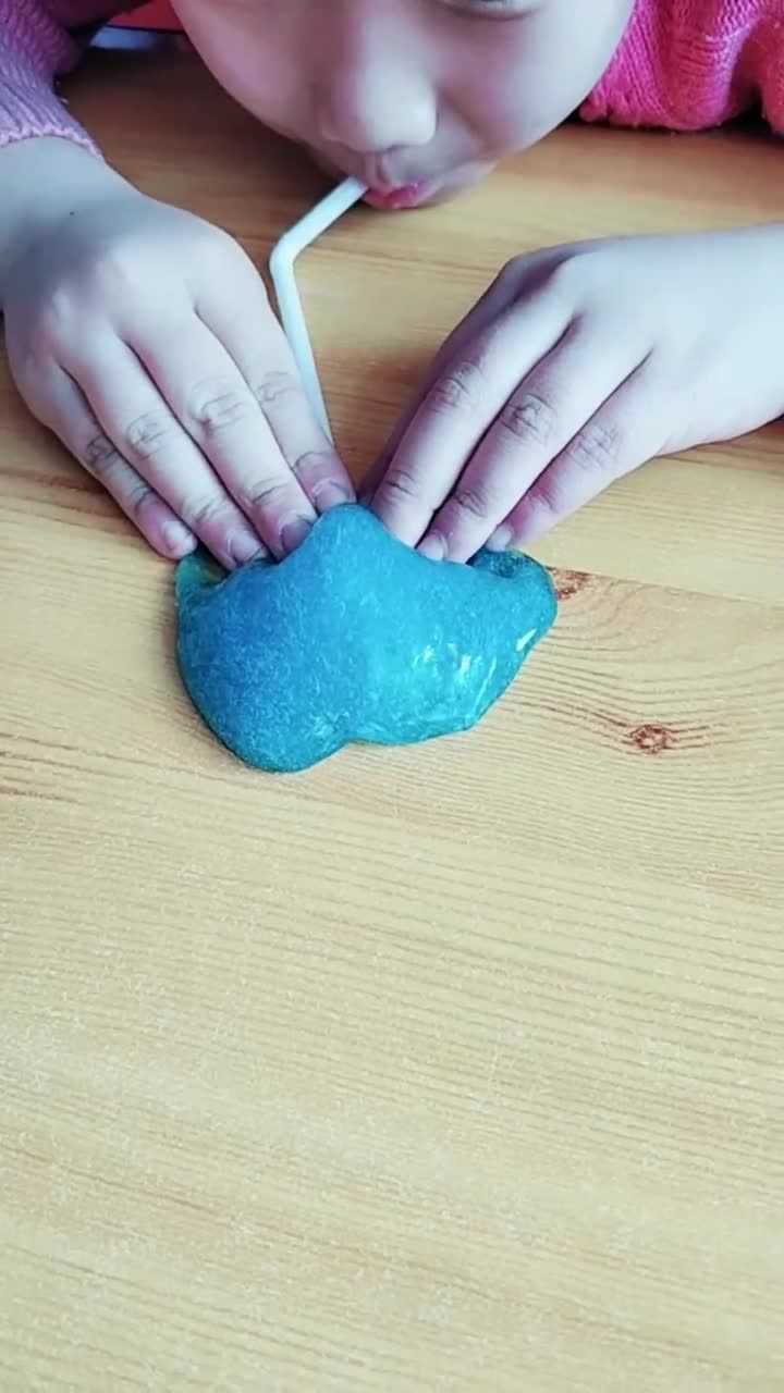 水晶泥水晶泥新玩法原来除了可以拿来捏还可以吹大泡泡