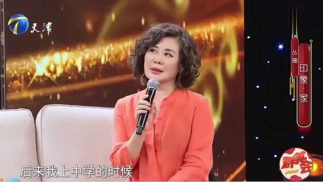 丛珊老师年轻时太漂亮,男生拿弹绷子吸引丛珊注意,这也太坏了吧