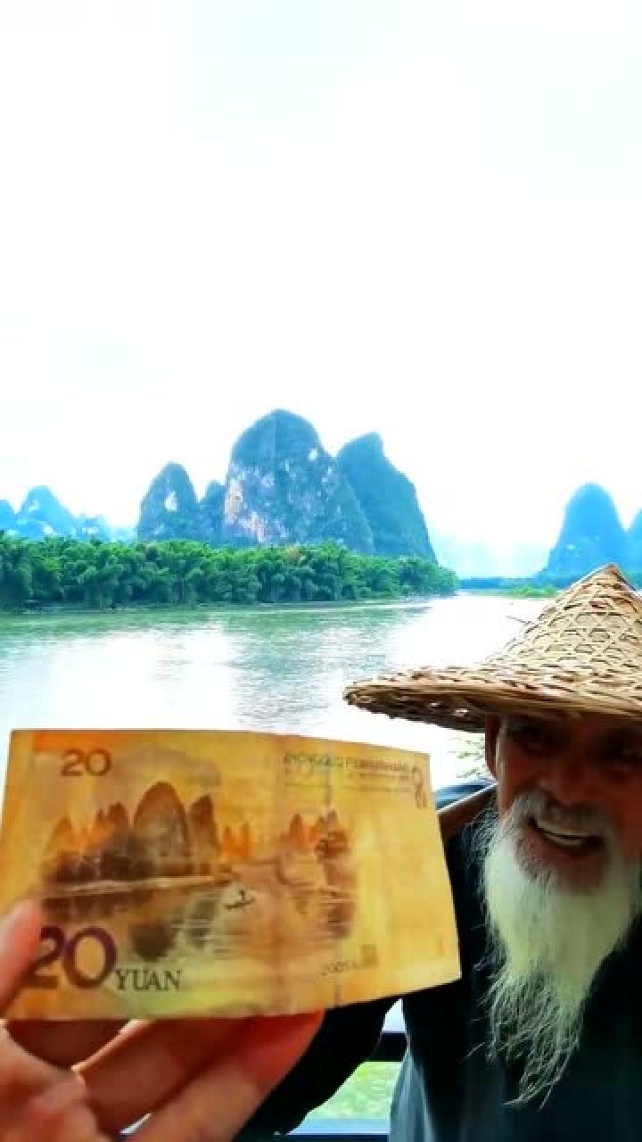 20元钱后面划船的老爷爷,他笑容感染到每一个人!