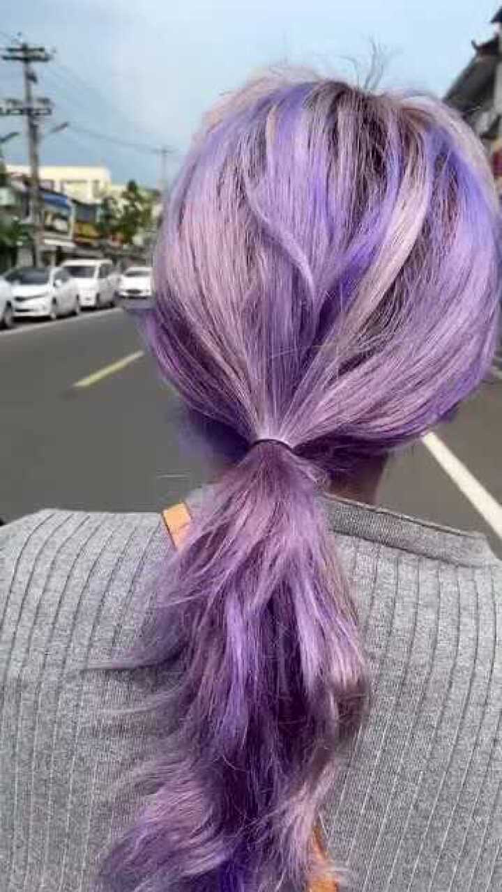 紫药水的染发,没染匀的渐变发色