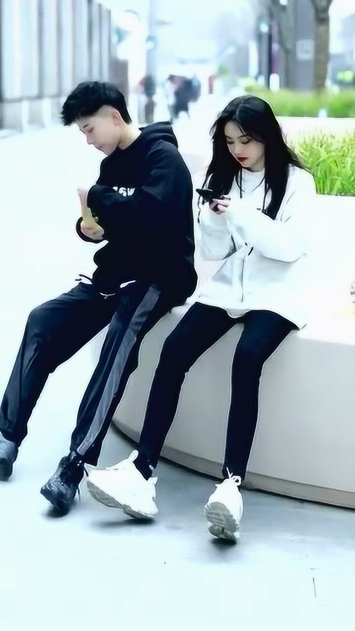 大牛:香蕉我要吃一半,马总:好的.