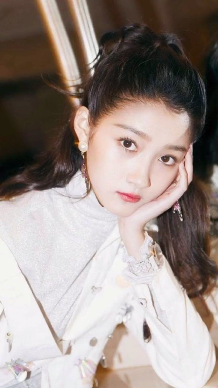 "90后四小花旦"之一关晓彤.