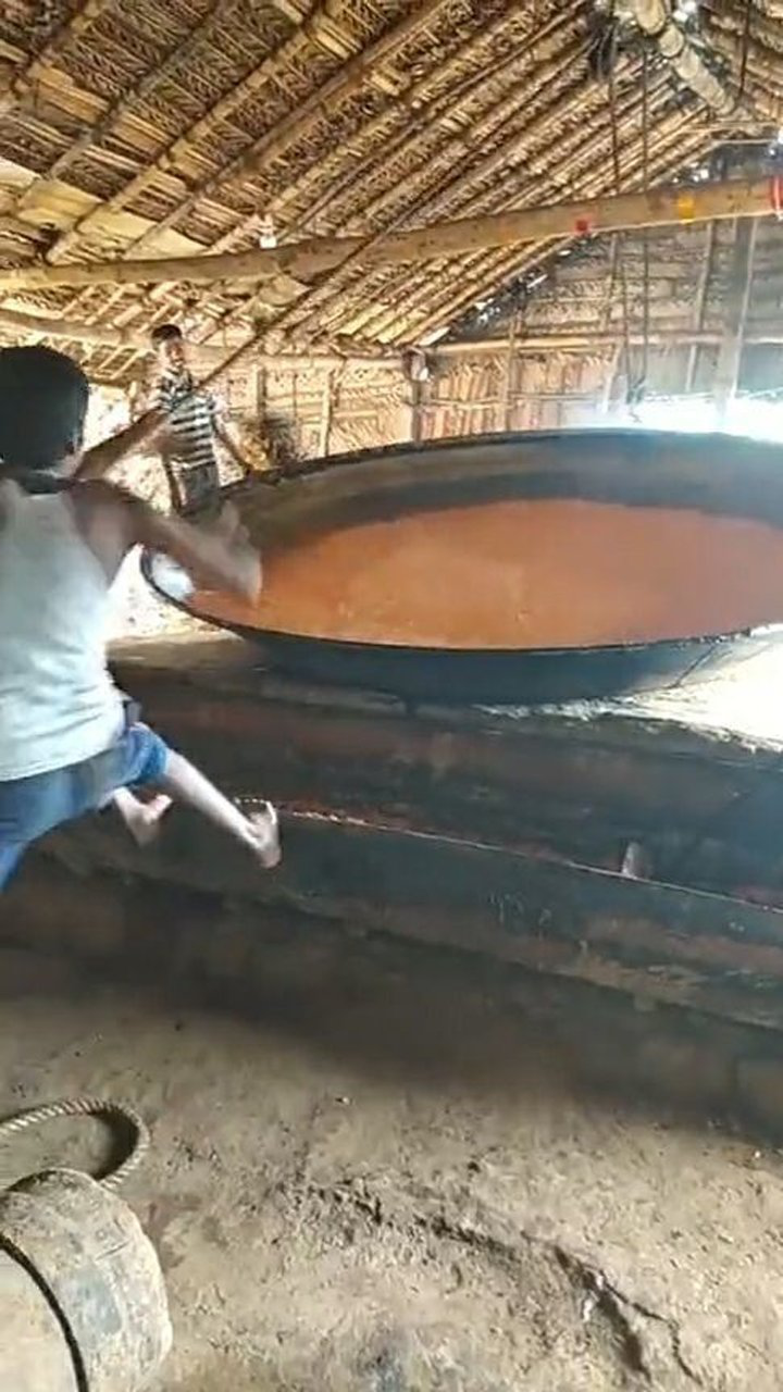 印度人熬红糖水的锅超级大