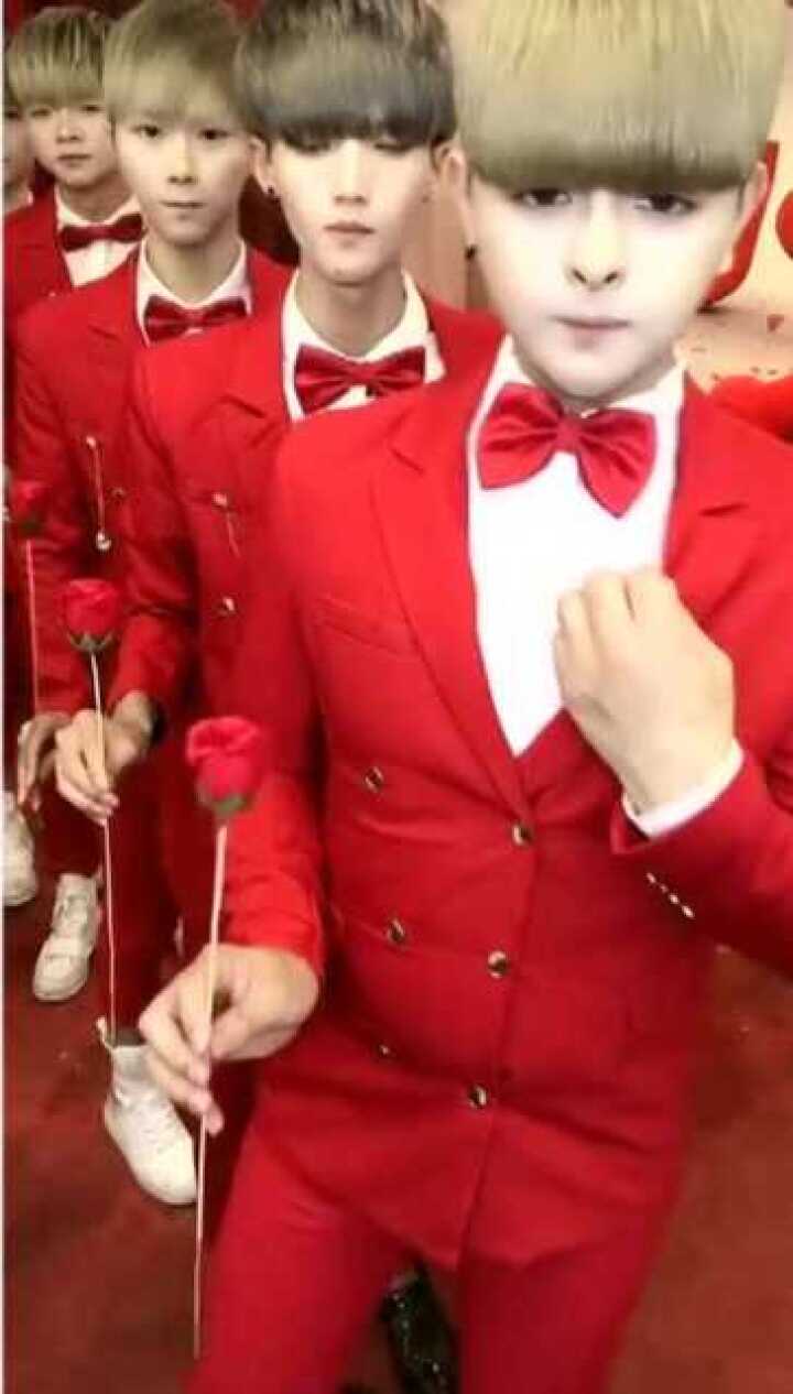 "阴兵"五兄弟:不用羡慕我们的颜值,我们只是把美颜运用到了极致