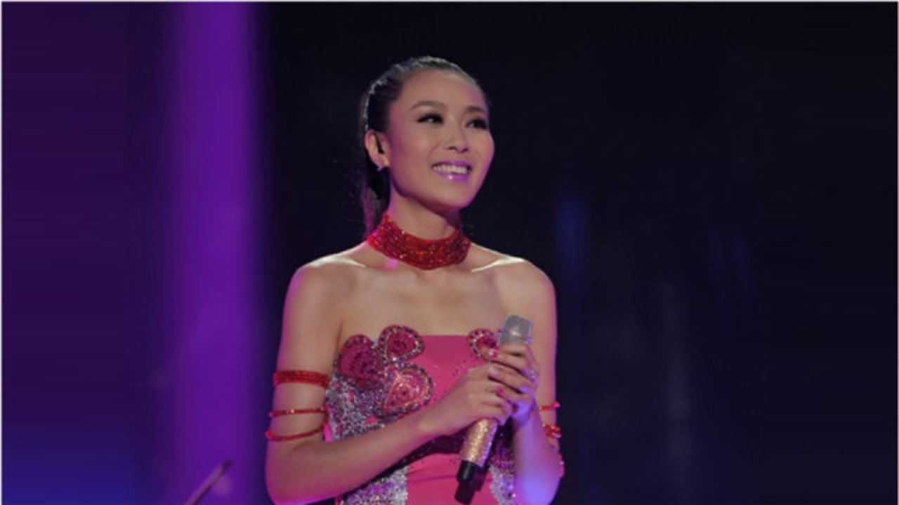 徐莺洛一首呼伦贝尔大草原家乡的歌感情最深