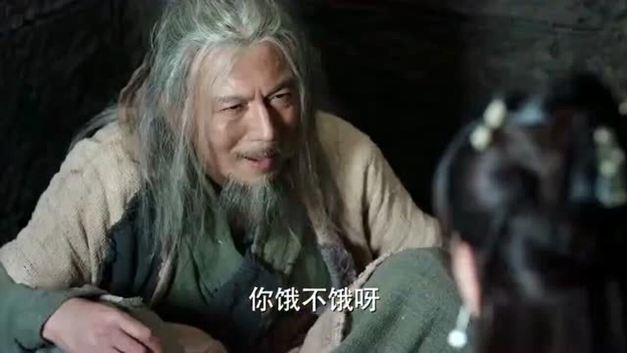 公主去天牢看乞丐不料乞丐一直叫他看来乞丐身份不一般