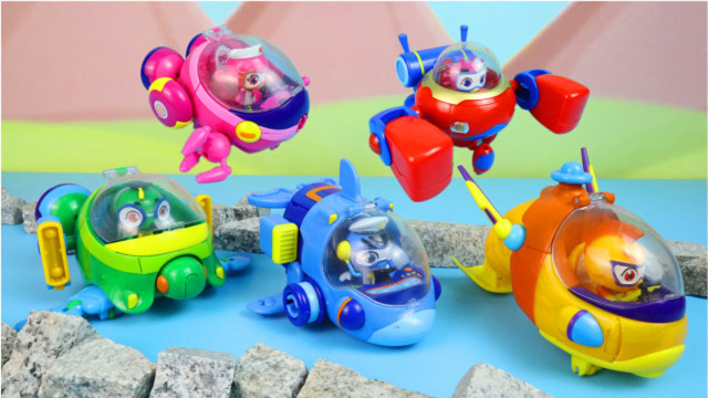 海豚帮帮号的变形小艇玩具