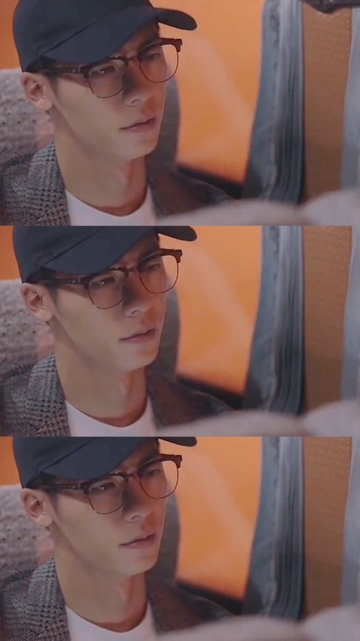 37岁的李子维眼神里满溢悲伤终是只有他独自承受了15年的漫长等待