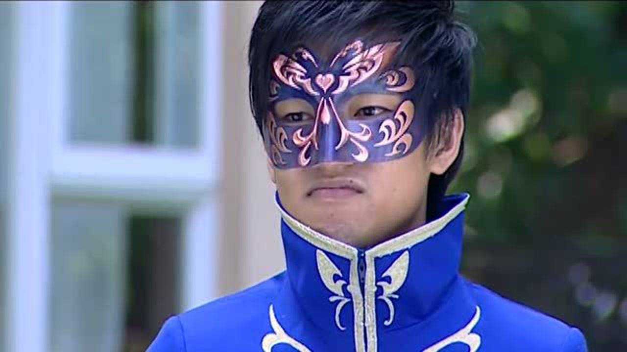 巴啦啦小魔仙游乐王子用肥皂泡捉弄小蓝好幼稚