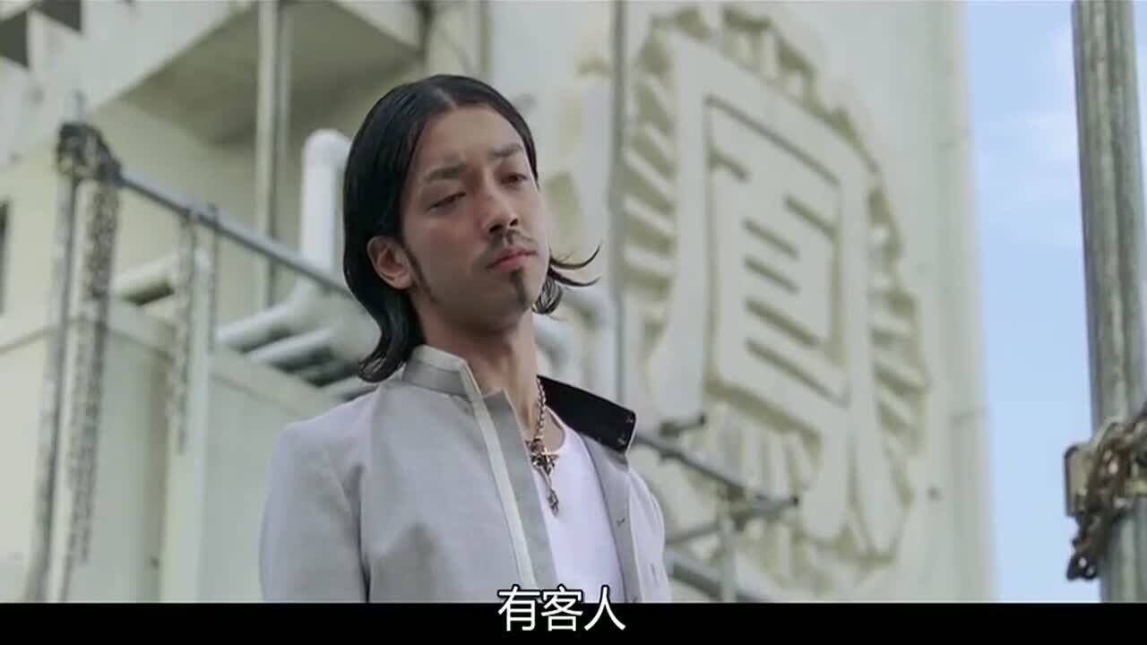 热血高校:泷谷源治的这个抽烟姿势帅到了多少人!