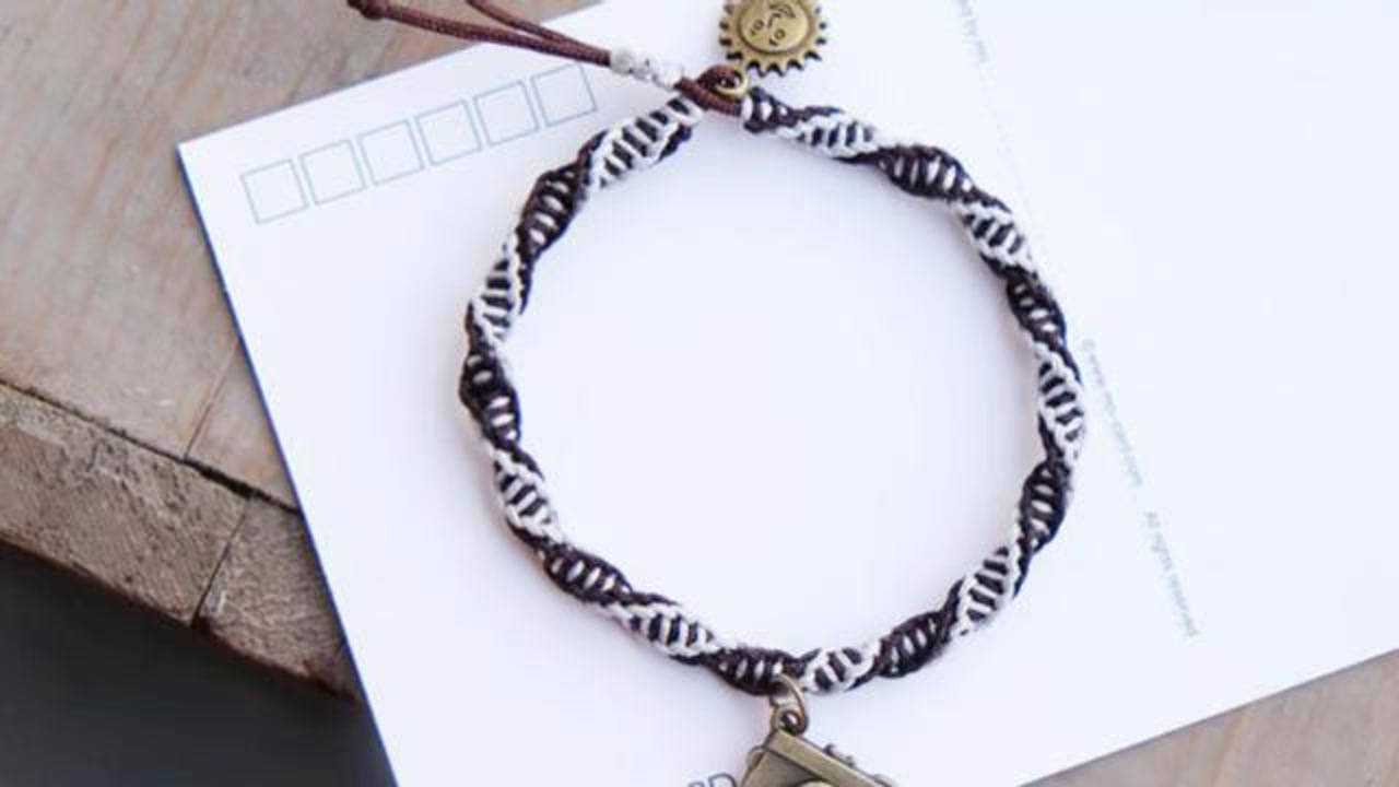 手工编绳,个性的双色螺旋男生手链,编法主要用的平结演变而来