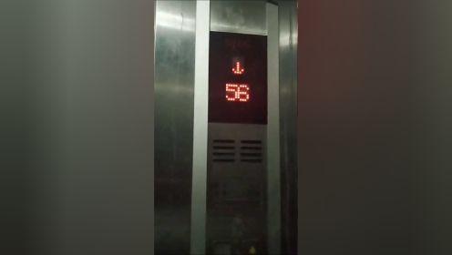 女子乘电梯到1楼却看见掉到了负56楼 网友：带你去穿越世界！