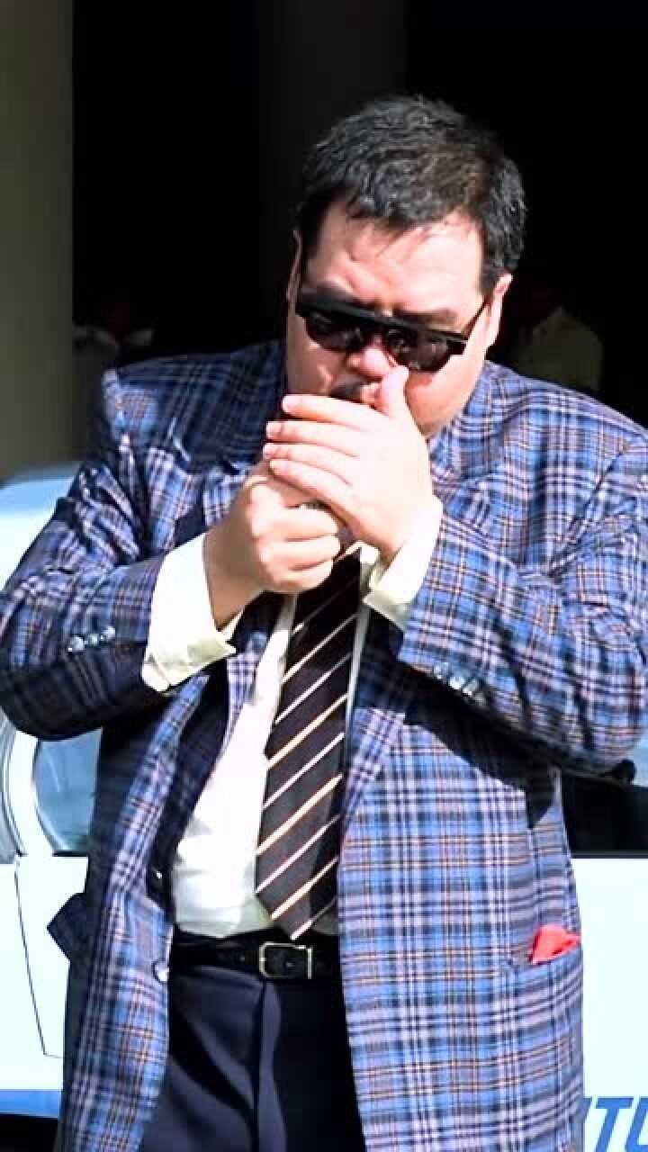 大肥猫我要是像你这么潇洒就好了这点烟姿势有点帅