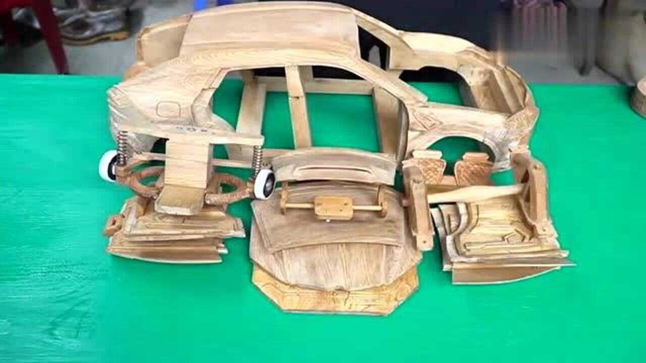 实拍木工雕刻汽车,栩栩如生,一出手就是精品中的精品!